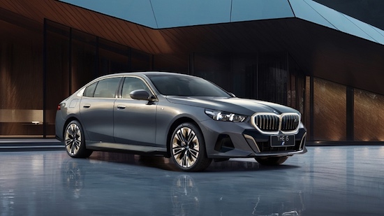 The new BMW 5 series long wheelbase version is the world premiere _fororder_image001.