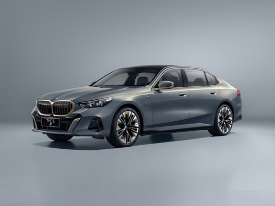 The new BMW 5 series long wheelbase version is the world premiere _fororder_image002