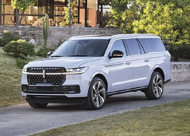 Lincoln's new Navigator is released, with major changes in styling