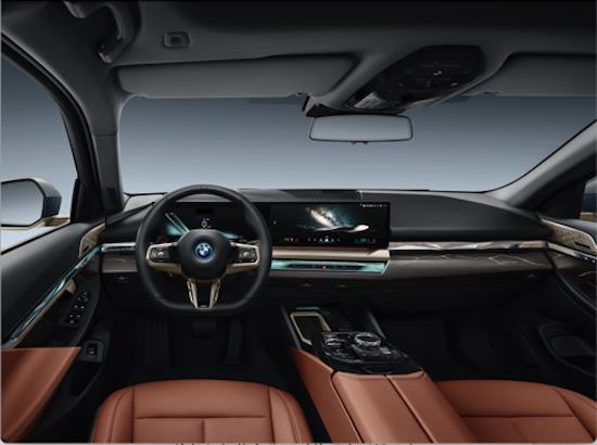 The new BMW 5 series long wheelbase version is the world premiere _fororder_image007.