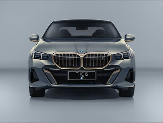 The new BMW 5 series long wheelbase version is the world premiere _fororder_image003